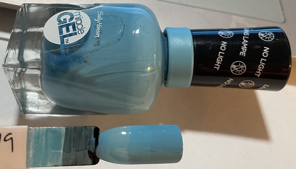 Nail polish swatch / manicure of shade Sally Hansen Miracle Gel Digi-Teal