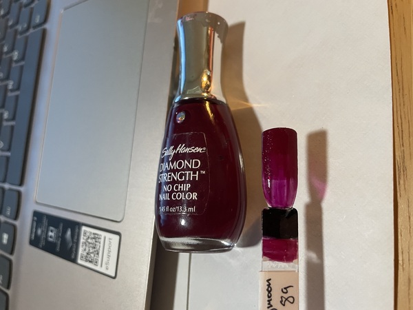 Nail polish swatch / manicure of shade Sally Hansen Honeymoon Red