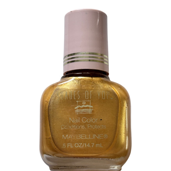 Nail polish swatch / manicure of shade Maybelline 24K