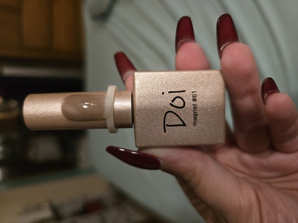 Nail polish swatch / manicure of shade Doi Magnet 01
