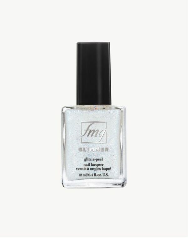 Nail polish swatch / manicure of shade Avon Newlywed