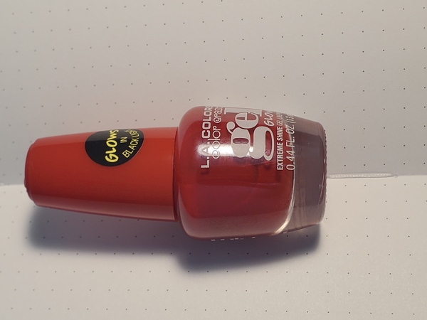 Nail polish swatch / manicure of shade L.A. Colors Vampire