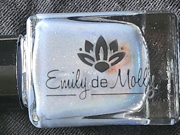 Nail polish swatch / manicure of shade Emily de Molly Grey Horizon