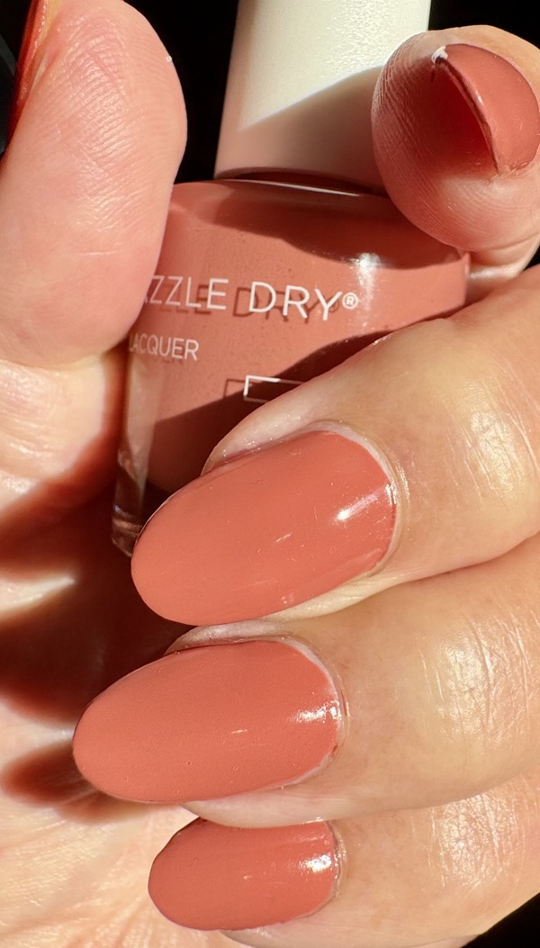 Nail polish swatch / manicure of shade dazzle dry Dream Come True