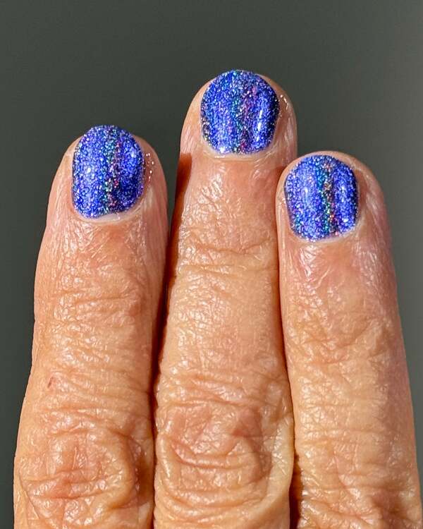 Nail polish swatch / manicure of shade Mooncat Nightmode