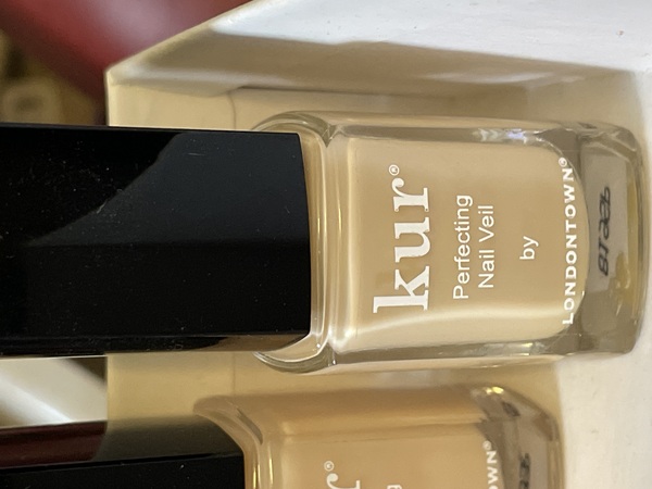 Nail polish swatch / manicure of shade Londontown Perfecting Nail Veil 2