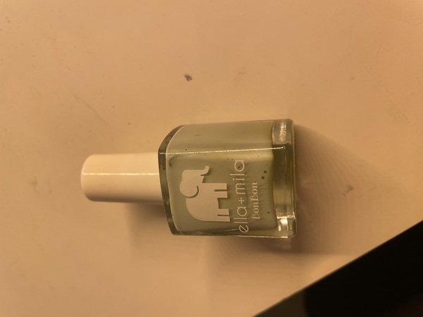 Nail polish swatch / manicure of shade Ella and Mila pistache