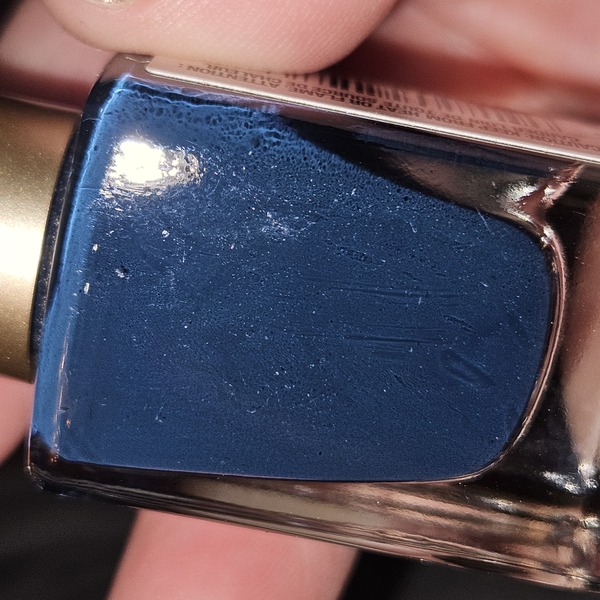 Nail polish swatch / manicure of shade L'Oreal Paris Rainy Piccadilly