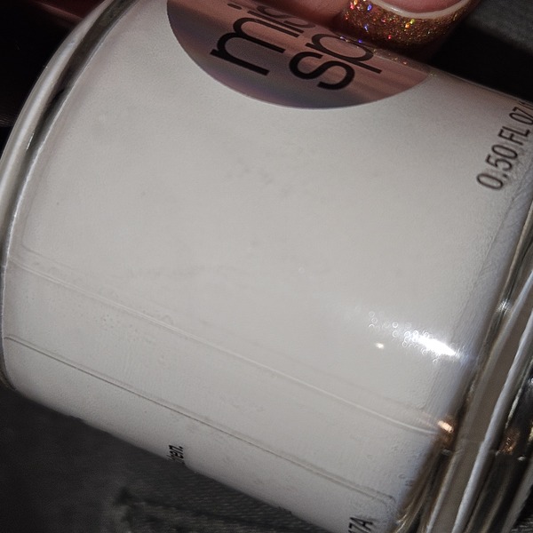 Nail polish swatch / manicure of shade Miss Spa Milk Bath