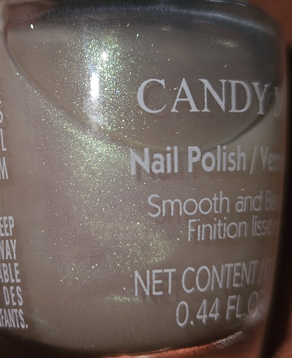 Nail polish swatch / manicure of shade Candy Moyo 932