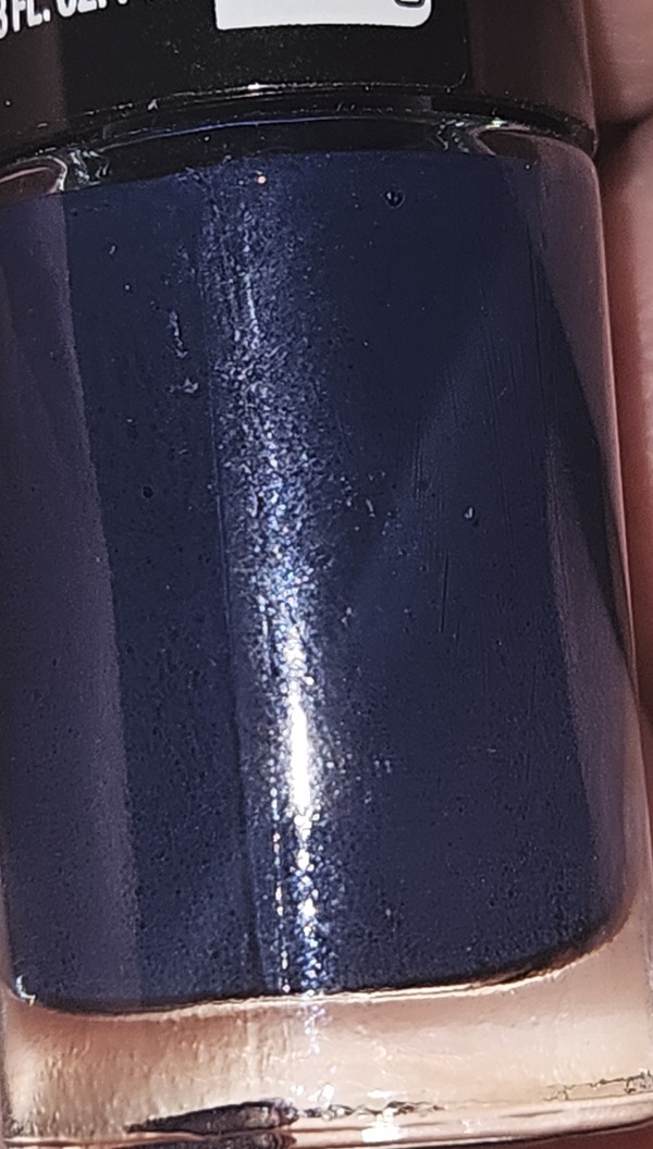 Nail polish swatch / manicure of shade Maybelline Midnight Swim
