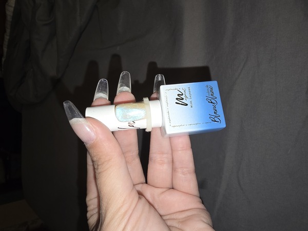 Nail polish swatch / manicure of shade Blanc blanc Bl 07 blue