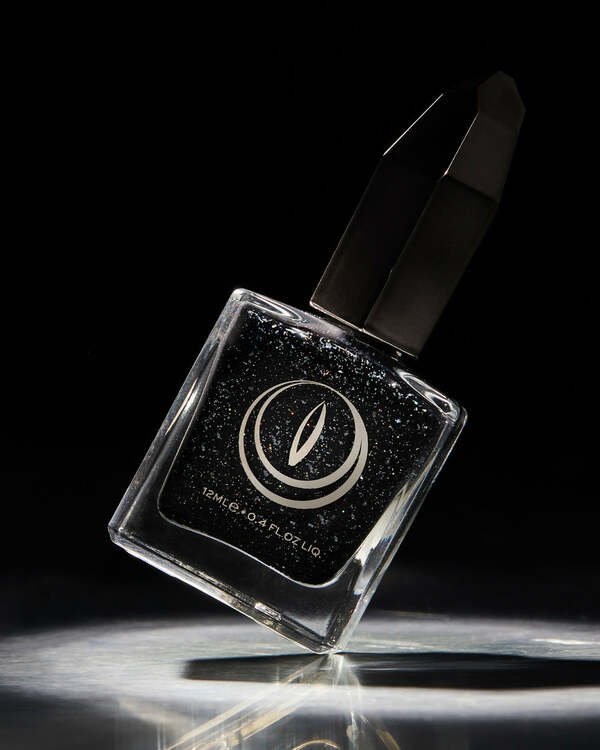 Nail polish swatch / manicure of shade Mooncat Requiem For A Swan