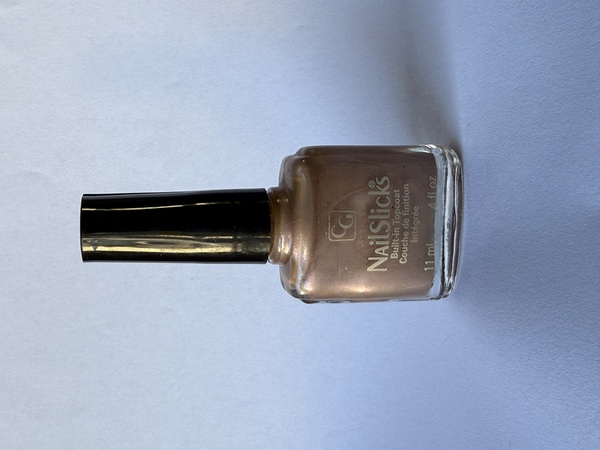 Nail polish swatch / manicure of shade CoverGirl Kristin Hanf