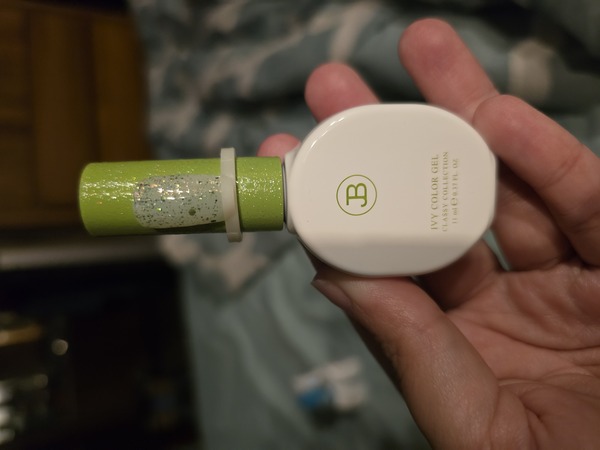 Nail polish swatch / manicure of shade Jin-b JBIG-019