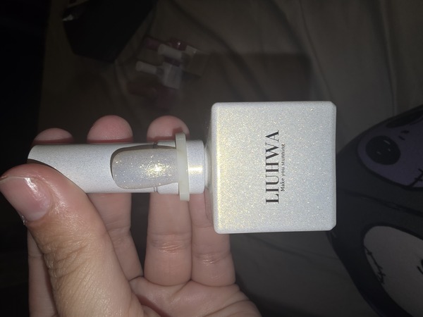 Nail polish swatch / manicure of shade Liuhwa L112