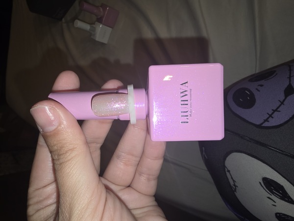 Nail polish swatch / manicure of shade Liuhwa L114