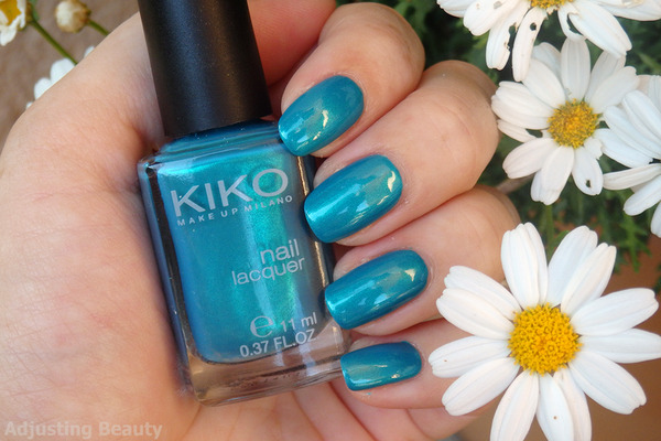 Nail polish swatch / manicure of shade Kiko Milano Metallic Emerald Green