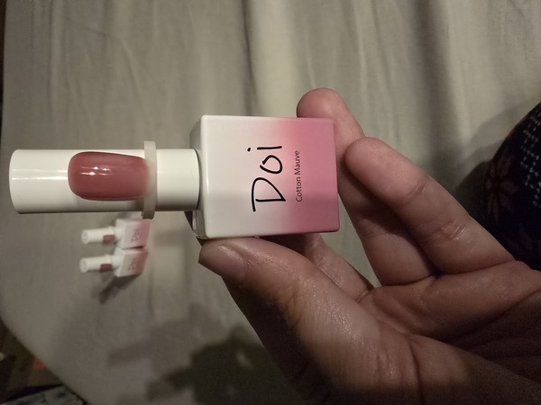 Nail polish swatch / manicure of shade Doi Cotton mauve