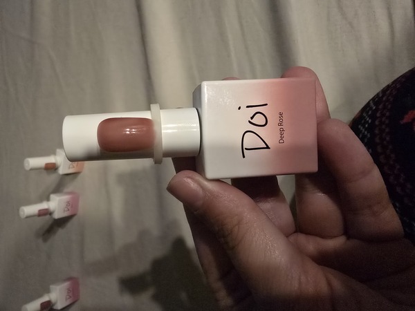 Nail polish swatch / manicure of shade Doi Deep rose