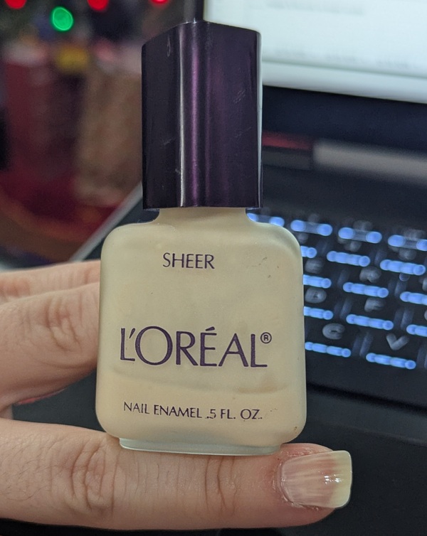 Nail polish swatch / manicure of shade L'Oréal Sheer Rose