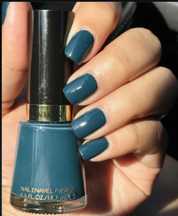 Nail polish swatch / manicure of shade Revlon Fashionista