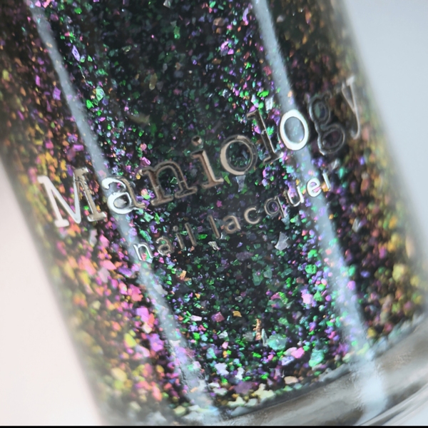 Nail polish swatch / manicure of shade Maniology Spectral Shards