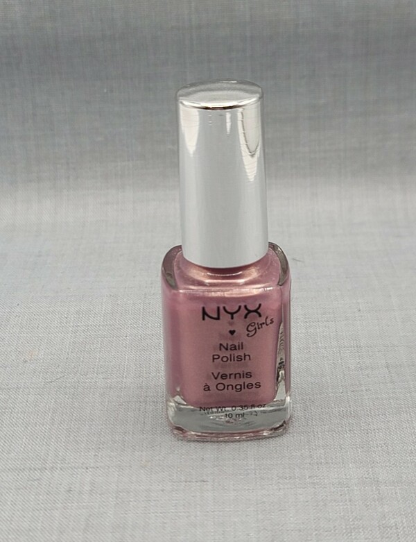 Nail polish swatch / manicure of shade NYX Girls Zurich