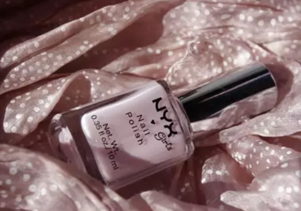 Nail polish swatch / manicure of shade NYX Girls Bella