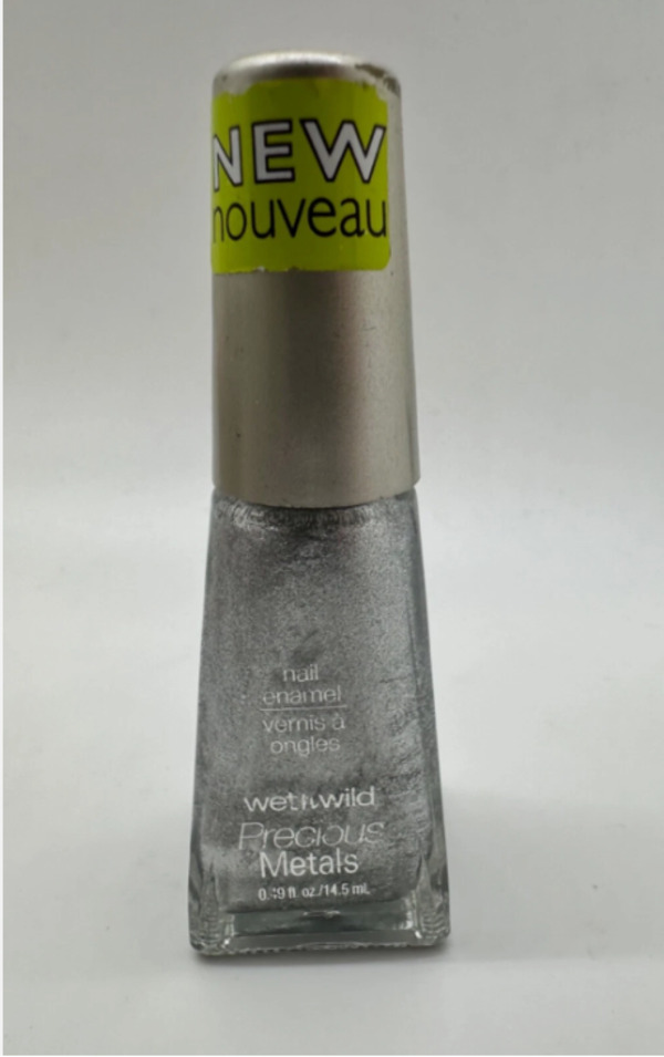 Nail polish swatch / manicure of shade wet n wild Steel