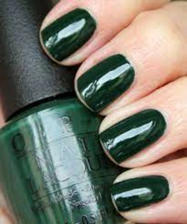 Nail polish swatch / manicure of shade OPI Christmas Gone Plaid