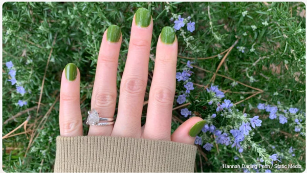 Nail polish swatch / manicure of shade Nailtopia Peter Pan