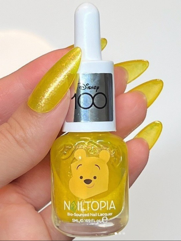 Nail polish swatch / manicure of shade Nailtopia Winnie the Pooh