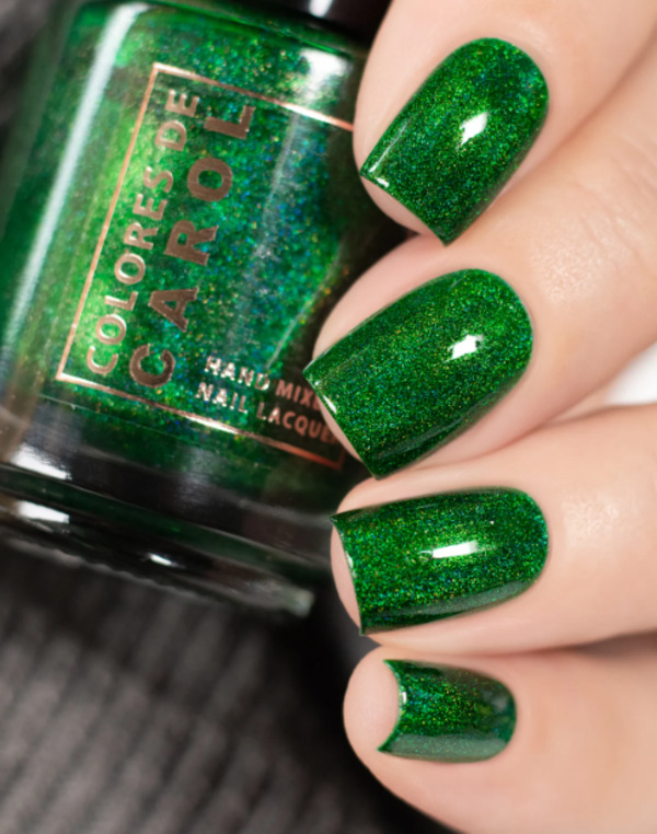 Nail polish swatch / manicure of shade Colores de Carol Esmeralda