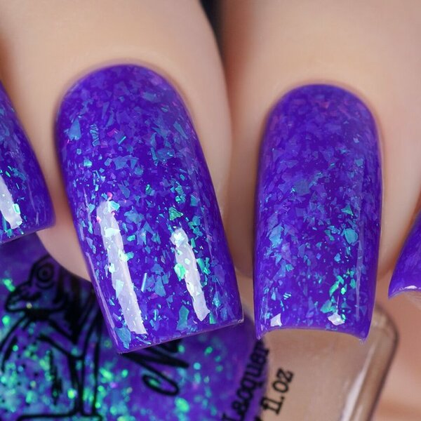 Nail polish swatch / manicure of shade Chamaeleon Nails Omen of Shipwreck