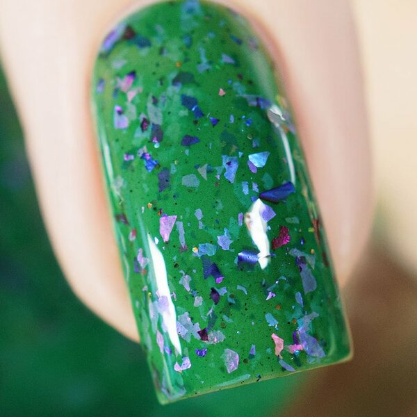 Nail polish swatch / manicure of shade Chamaeleon Nails Monster Nest