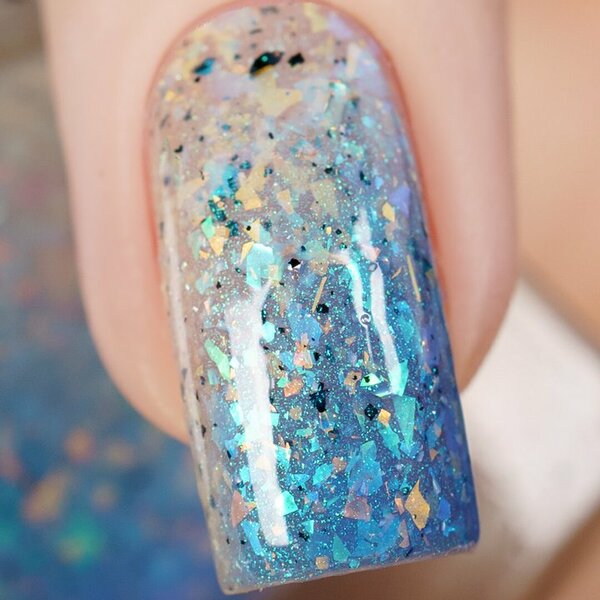 Nail polish swatch / manicure of shade Chamaeleon Nails Zeus