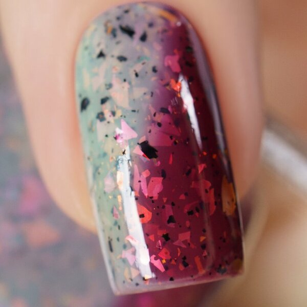Nail polish swatch / manicure of shade Chamaeleon Nails Persephone