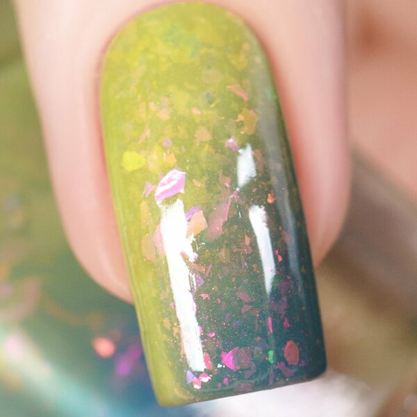 Nail polish swatch / manicure of shade Chamaeleon Nails Hermes