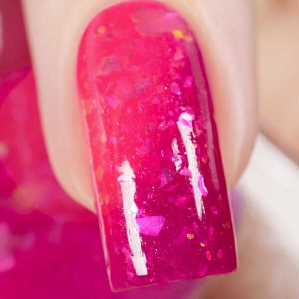 Nail polish swatch / manicure of shade Chamaeleon Nails Aphrodite