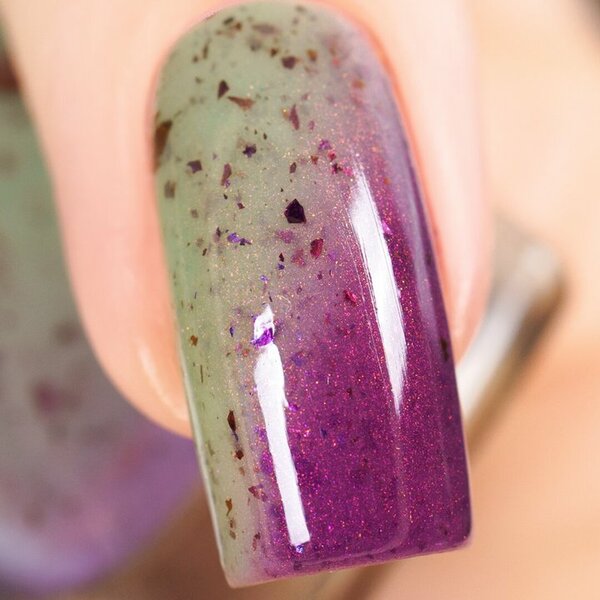 Nail polish swatch / manicure of shade Chamaeleon Nails Athena