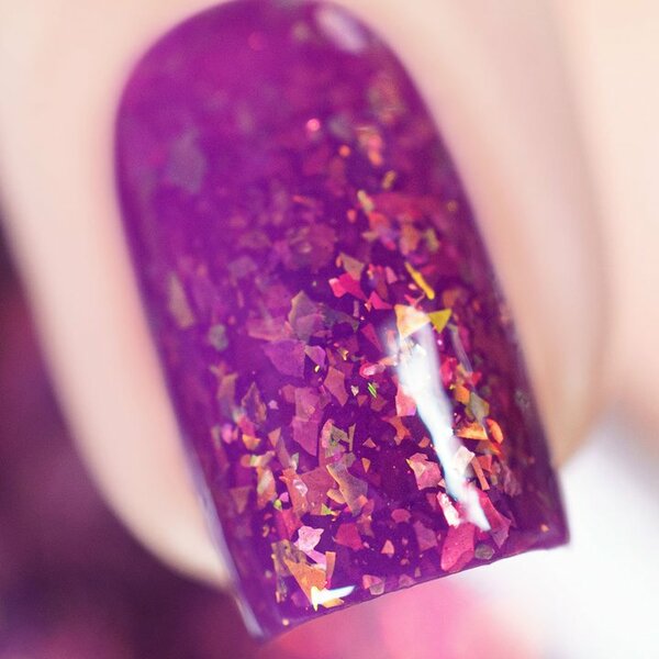 Nail polish swatch / manicure of shade Chamaeleon Nails Grape-Full