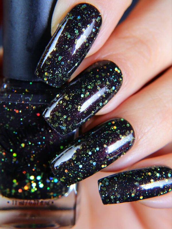 Nail polish swatch / manicure of shade Chamaeleon Nails New Moon