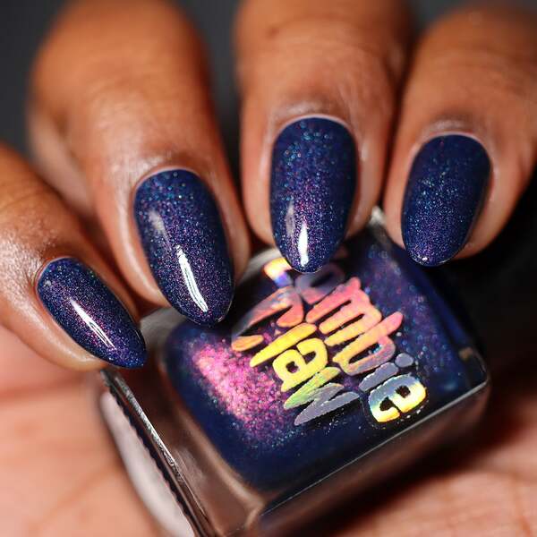 Nail polish swatch / manicure of shade Zombie Claw Sleighin' in Silence