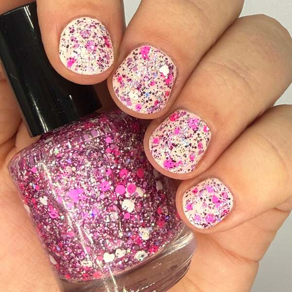 Nail polish swatch / manicure of shade Noodles Nail Polish Lover