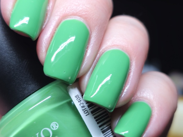 Nail polish swatch / manicure of shade Candy Moyo 969