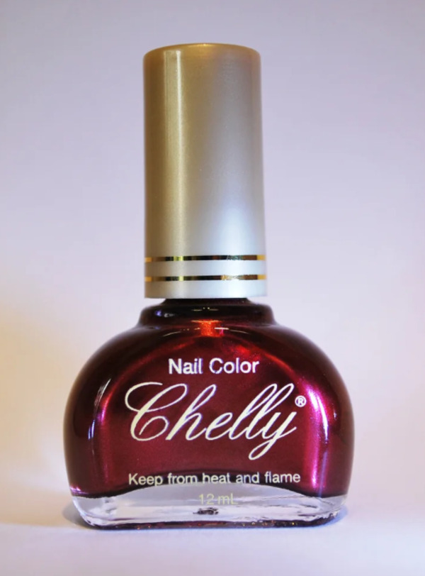 Nail polish swatch / manicure of shade Chelly Fire Red