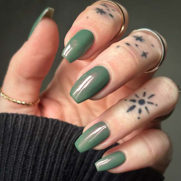 Nail polish swatch / manicure of shade Arcana Lacquer Jade Drake