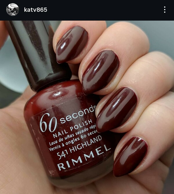 Nail polish swatch / manicure of shade Rimmel Highland
