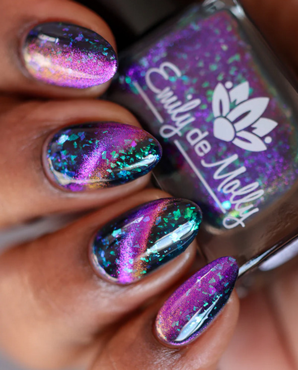 Nail polish swatch / manicure of shade Emily de Molly Once Forgotten